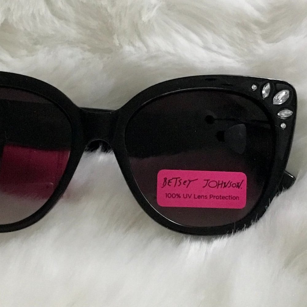 NWT Betsey Johnson Rhinestone Cat Eyed Sunnies Sunglasses